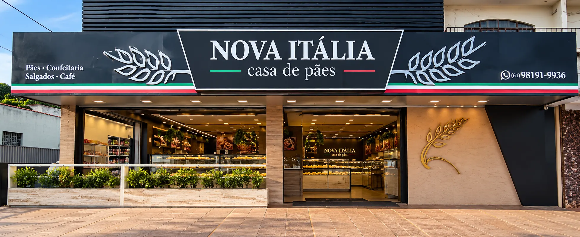 Balcão da Nova Itália com pães artesanais recém-saídos do forno